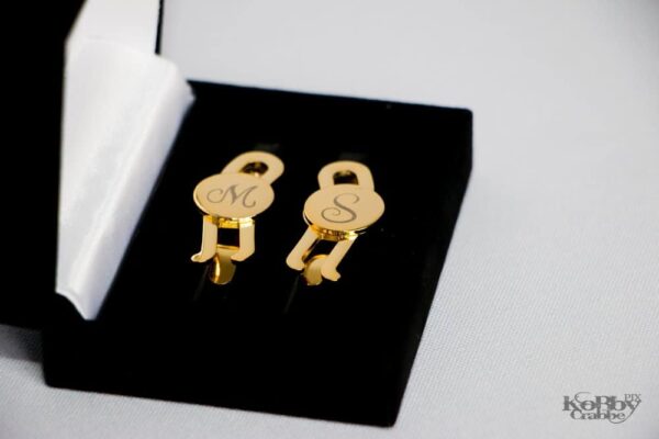 Collar Pin